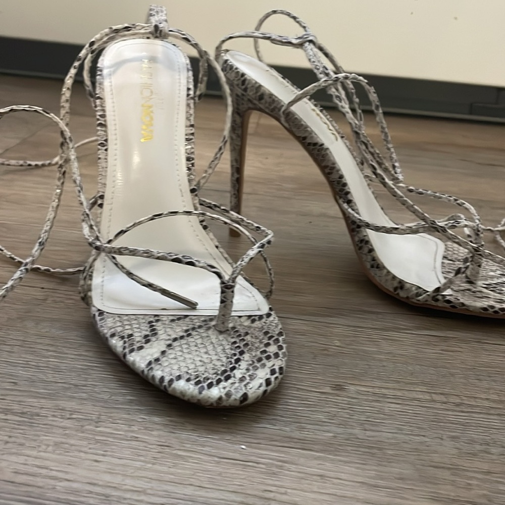 Fashion nova white croc‎ lace up heels size 7.5 - Picture 3 of 4